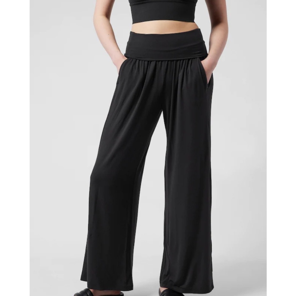 Athleta Studio Wide Leg Pant in Black Size Medium